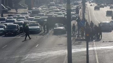 Babək prospektində qəza: SIXLIQ YARANDI