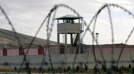 38 yaşlı sabiq məmur həbsxanada öldü