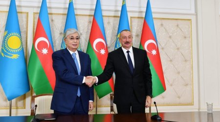 İlham Əliyev Tokayevə zəng edib