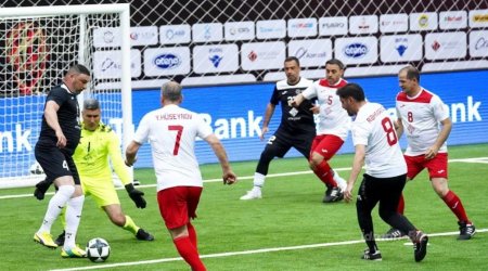 Azərbaycan futbolunun əfsanələri arasında oyun keçirildi - VİDEO