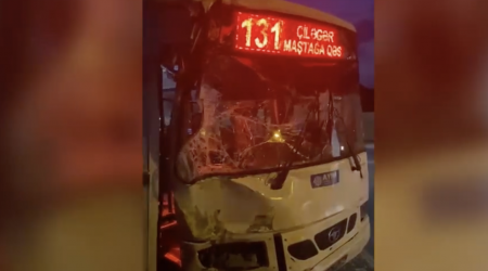 Bakıda 2 avtobus toqquşdu, xəsarət alanlar var - VİDEO