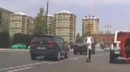 Skuter sürücüsü yolda təhlükə yaratdı – VİDEO