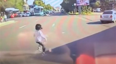 Bakıda uşaq ölümdən son anda qurtuldu – VİDEO