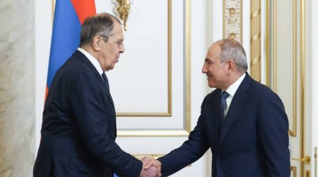 Lavrov Paşinyanla görüşdü