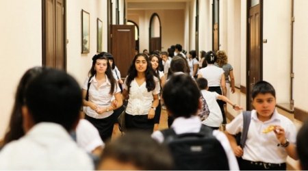 Bakıda məktəbli sinif yoldaşına xəsarət yetirdi