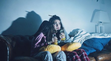 Yeniyetmələr qorxu və döyüş filmlərinə baxmaqdan məhrum edilməlidirmi?