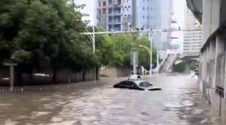 Çində güclü daşqınlarda 4 nəfər ölüb, 17-si itkin düşüb - VİDEO