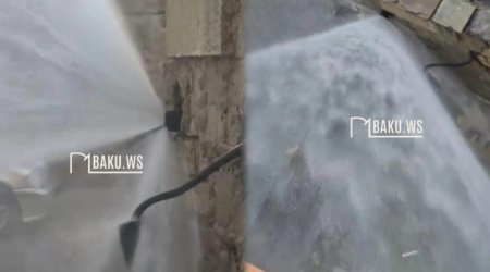 Bakıda su borusu partladı: Bina qarşısında gölməçə yarandı - VİDEO