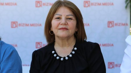Aləmzər İlayın imza günü - FOTO