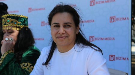 Firəngiz Sabirqızının imza günü - FOTO