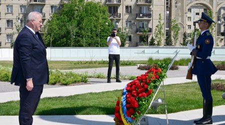 Andrey Sibiqa Zəfər parkını və Şəhidlər xiyabanını ziyarət etdi - FOTO