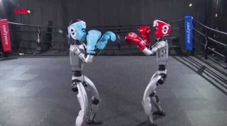 İnsanabənzər robotların boks yarışı keçirildi - FOTO
