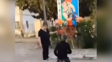 Kişini diz çökdürən şəhid anası ilə bağlı araşdırma aparılır – FOTO