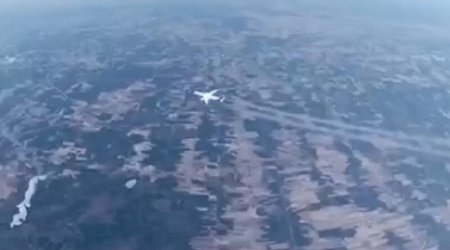 Sərnişin təyyarəsi saatda 800 km sürətlə uçdu – NADİR VİDEO