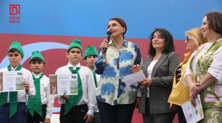 Ədəbiyyat və Kitab Festivalında "Yaşılım, yaşılım hara gedirsən?" toplusunun təqdimatı - FOTO