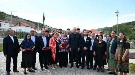 Prezidentin sosial şəbəkə hesablarında Laçın sakinləri ilə görüşündən VİDEO paylaşıldı
