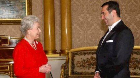 Azərbaycanlı səfiri rahat buraxmayan britaniyalı tibb bacılarının FOTOLARI