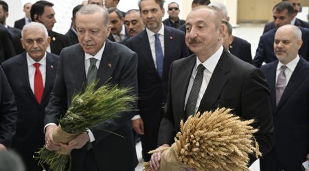 İlham Əliyevlə Ərdoğana simvolik hədiyyə - FOTO