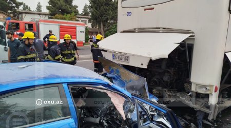 Bakıda dönərxanada işləyən gənc icarəyə götürdüyü avtomobillə qəzaya düşdü, həyatını itirdi – VİDEO