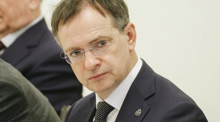 Putinin köməkçisi İstanbulda jurnalistlərin suallarından qaçdı – VİDEO