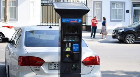 Sakinlərdən NARAZILIQ: Yeni binanın qarşısında pullu PARKİNQ PROBLEMİ