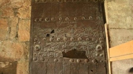 Məşhur Gelati monastırında saxlanılan Gəncə qapısı barədə maraqlı faktlar – VİDEO