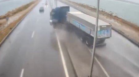 Bakıda üç nəfərin öldüyü ağır qəzanın ANBAAN VİDEOSU