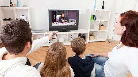 Uşaqları ilə birgə serial izləyən valideynlərə XƏBƏRDARLIQ