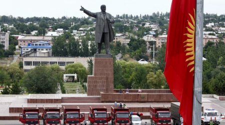Leninin dünyadakı ən nəhəng heykəllərindən biri SÖKÜLÜB