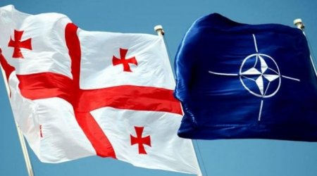 Britaniya NATO-ya girmək istəyən Gürcüstanın gözünü Rusiya ilə qorxudur