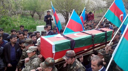 Şəhid ailələri üçün Prezident təqaüdü 100 manat artırıldı