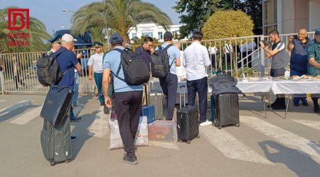 Qazaxıstanın 6 vətəndaşı Azərbaycana keçərək İrandan təxliyə olunub - FOTO