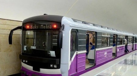 Bakı metrosunda HADİSƏ - Tələbə qatar yoluna düşdü