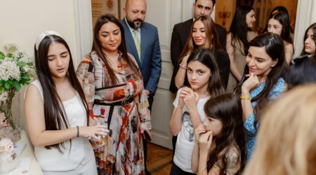 Leyla Əliyeva və Arzu Əliyeva “Zeynəbin sehrli dünyası” adlı sərginin açılışında – FOTO