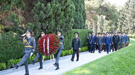 Zakir Həsənov Heydər Əliyevin məzarını və Zəfər parkını ziyarət etdi – FOTO