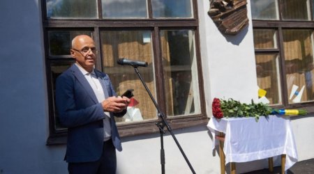 Xarkovda heykəltaraş Seyfəddin Qurbanovun xatirə lövhəsinin açılışı olub - FOTO