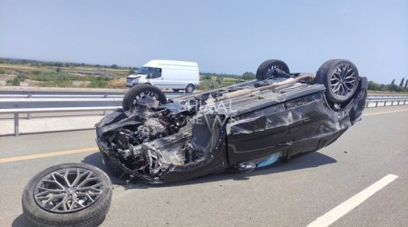 Qadın sürücü ödənişli yolda avtomobili aşırdı – FOTO
