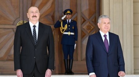 İlham Əliyev Şavkat Mirziyoyevi belə qarşıladı - FOTO/VİDEO