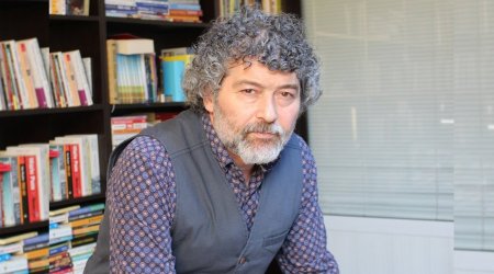 Şahbaz Xuduoğlu: “Rus ədəbiyyatından kütləvi imtina doğru deyil”