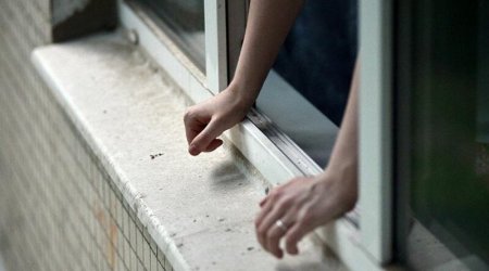 Bakıda 17 yaşlı qız 14-cü mərtəbədən yıxıldı