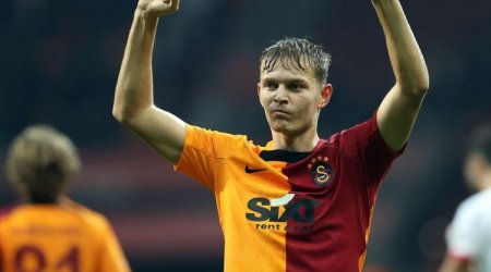 “Qalatasaray” bu futbolçu ilə yollarını ayırdı