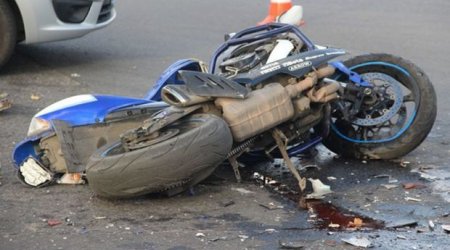 Gəncədə AĞIR QƏZA – Motosikletçi xəstəxanalıq oldu