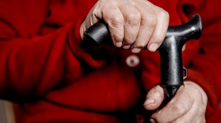 Bakıda 60 yaşlı kişi qızını bıçaqladı
