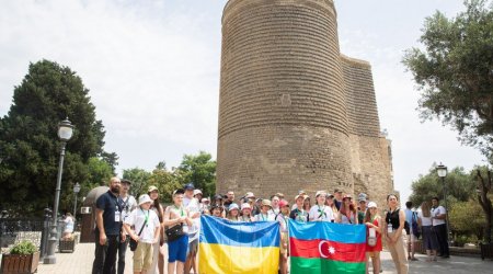 Azərbaycana gətirilən ukraynalı uşaqlar Bakını GƏZDİLƏR - FOTO