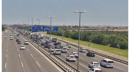 Bakıda qəza: Yolda tıxac yarandı