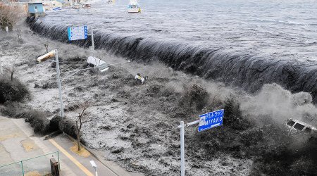 Yaponiya əhalisinə XƏBƏRDARLIQ: Güclü tropik fırtına yaxınlaşır