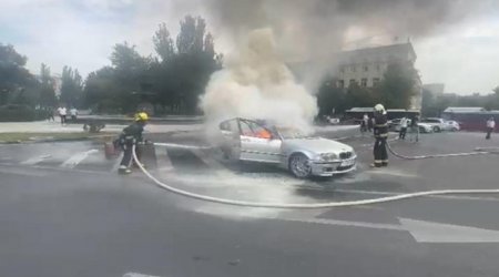 Bakıda “BMW” yandı – VİDEO