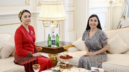 Leyla Əliyeva Qurbanqulu Berdiməhəmmədovun qızı ilə görüşüb - FOTO