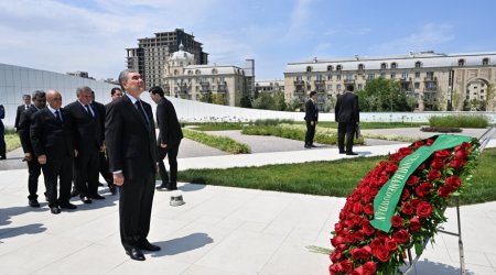 Qurbanqulu Berdiməhəmmədov Zəfər parkını ziyarət etdi - FOTO
