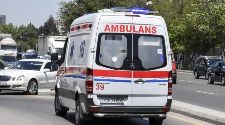 Bakıda təcili yardım maşını tıxacda qaldı – VİDEO